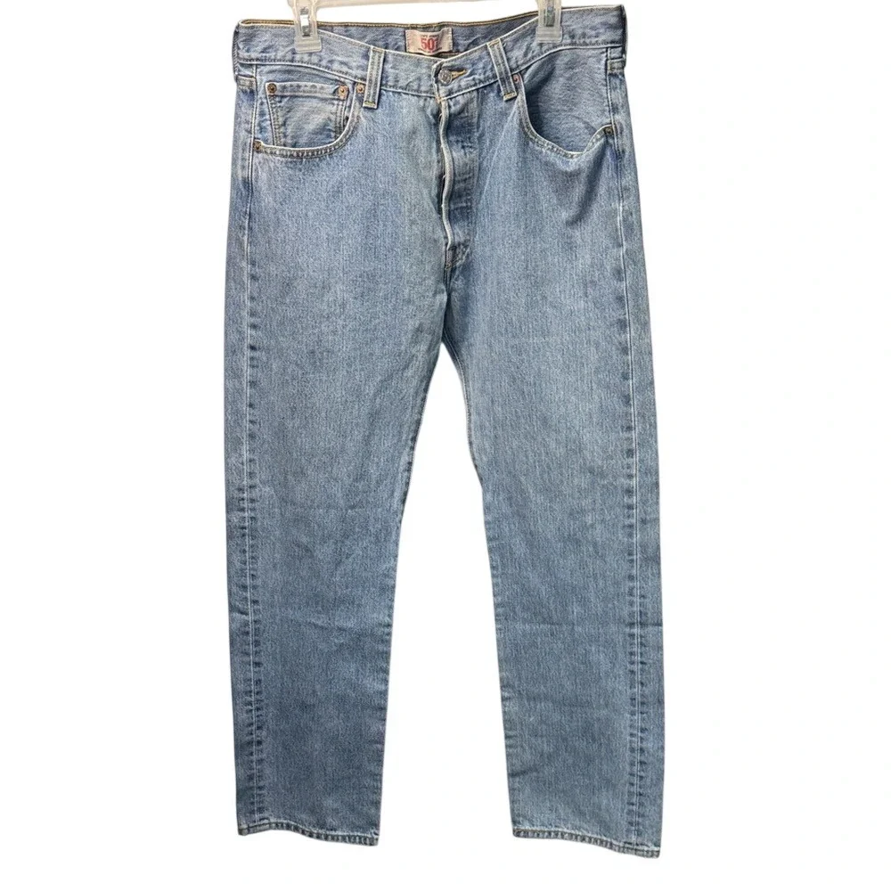 Levis 501 Original Straight Leg Jeans Mens 34x32 Light Wash Blue Button Fly - Picture 1 of 4